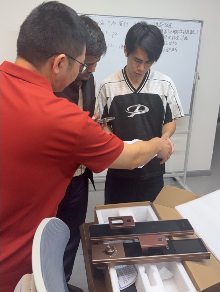Client visit at Xianda office reviewing smart lock quality and service process
