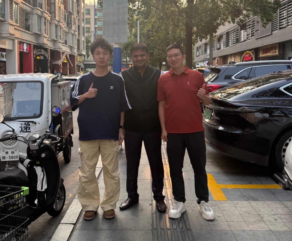 Xianda team with visiting client after office meeting